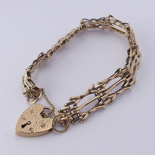 321 - A 9ct yellow gold gatelink Bracelet, with textured 9ct gold padlock clasp, approx. total weight 14.7... 