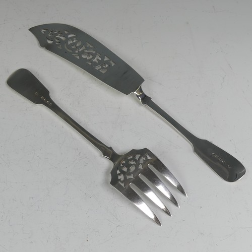 91 - A pair of Victorian silver Fish Servers, by Chawner & Co., hallmarked London, 1853, fiddle patte... 