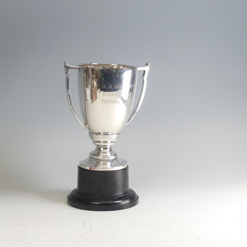 93 - An Elizabeth II silver two handled Trophy Cup, by Deakin & Francis Ltd., hallmarked Birmingham 1... 