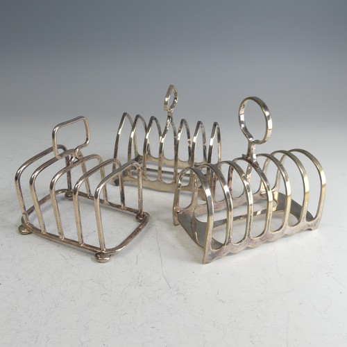 96 - An Edwardian silver five bar Toast Rack, by Johnson, Walker & Tolhurst Ltd, hallmarked London, 1... 