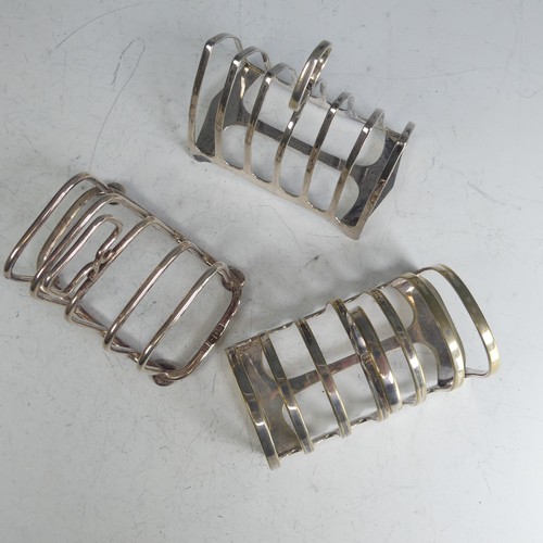 96 - An Edwardian silver five bar Toast Rack, by Johnson, Walker & Tolhurst Ltd, hallmarked London, 1... 