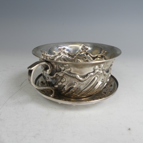 106 - A late Victorian silver Porringer and Cover, by John Aldwinckle & Thomas Slater, hallmarked Lond... 