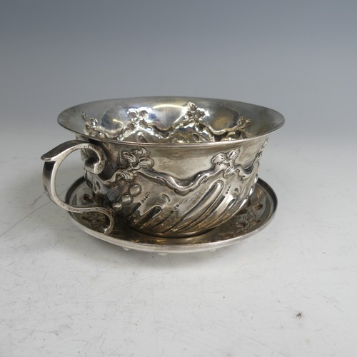 106 - A late Victorian silver Porringer and Cover, by John Aldwinckle & Thomas Slater, hallmarked Lond... 