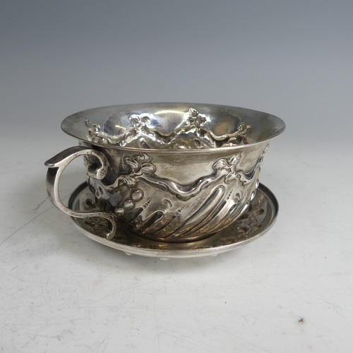 106 - A late Victorian silver Porringer and Cover, by John Aldwinckle & Thomas Slater, hallmarked Lond... 