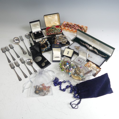 395 - A quantity of vintage and later Costume Jewellery, including a small 9ct gold mounted citrine pendan... 