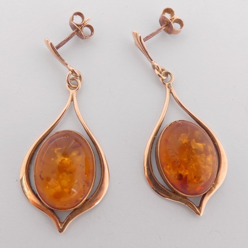 342 - A pair of 9ct gold mounted amber drop Earrings, the cabochon stones 16mm long, overall drop 4.5cm, t... 