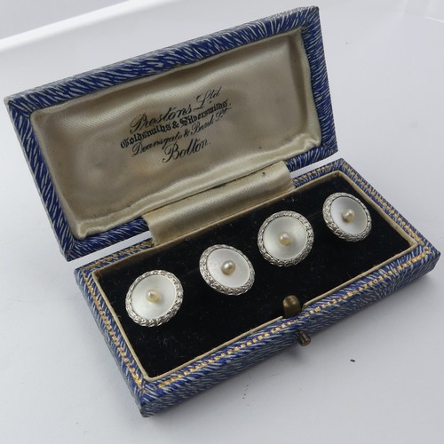 399 - A cased pair of Art Deco mother-of-pearl Cufflinks, with cultured pearl centres and textured platinu... 