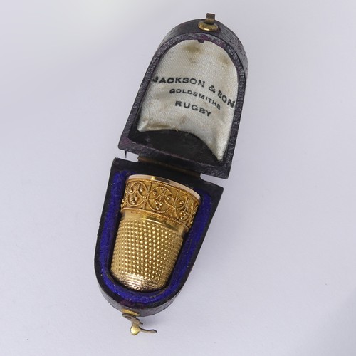 403 - A 15ct yellow gold Thimble, in fitted case, 5.2g.