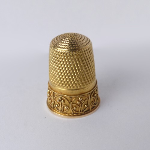 403 - A 15ct yellow gold Thimble, in fitted case, 5.2g.