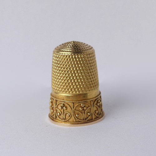 403 - A 15ct yellow gold Thimble, in fitted case, 5.2g.