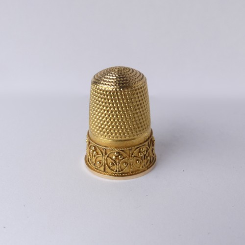 403 - A 15ct yellow gold Thimble, in fitted case, 5.2g.