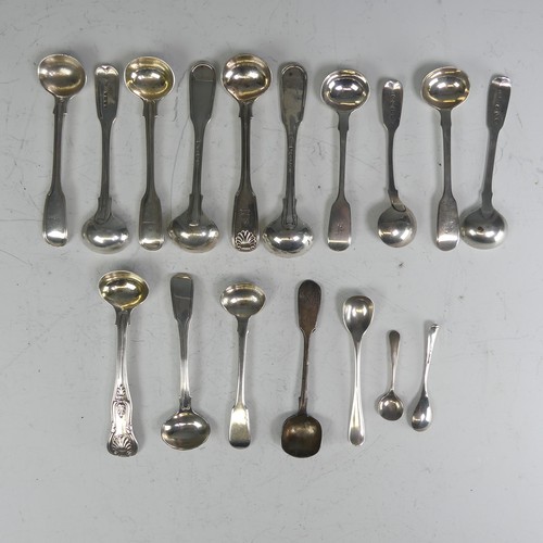 157 - A set of three William IV silver Salt Spoons, hallmarked London, 1837, fiddle, thread and shell patt... 