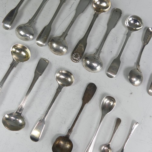 157 - A set of three William IV silver Salt Spoons, hallmarked London, 1837, fiddle, thread and shell patt... 