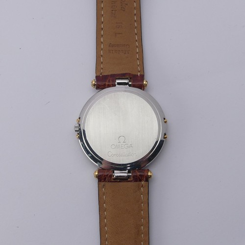 237 - An Omega Constellation bi-metal Wristwatch, ref. 196.1070, champagne dial with day / date subsidiary... 