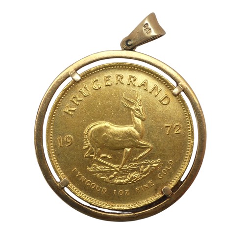 498 - A South African gold Krugerrand, dated 1972, in 9ct gold pendant mount, total weight 39.9g.... 