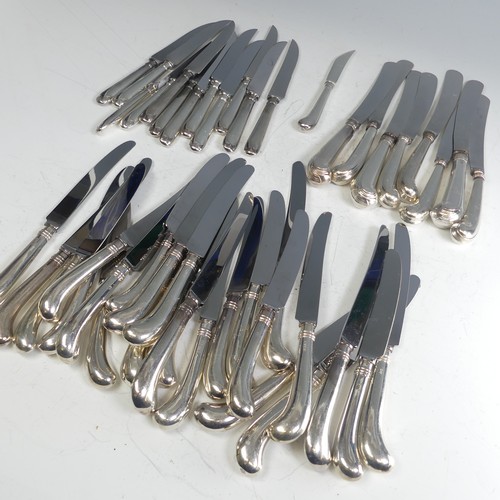 200 - A set of twelve Elizabeth II silver handled Knives, by Terry Shaverin, hallmarked Sheffield 1996, in... 