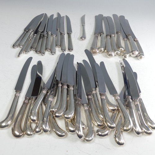 200 - A set of twelve Elizabeth II silver handled Knives, by Terry Shaverin, hallmarked Sheffield 1996, in... 