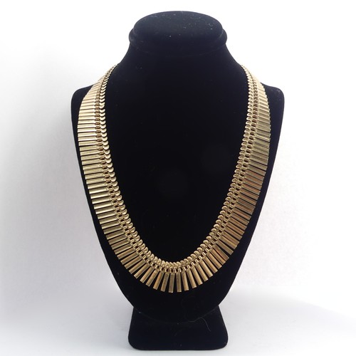 307 - A graduated 9ct gold fringe 'Cleopatra' Necklace, 39cm long, 23g.