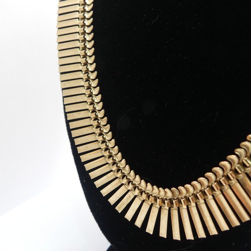 307 - A graduated 9ct gold fringe 'Cleopatra' Necklace, 39cm long, 23g.