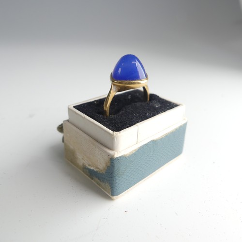 417 - An 18ct yellow gold Dress Ring, set domed blue stone, Size J, 2.5g, together with a small quantity o... 