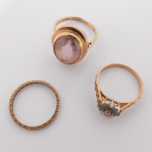 255 - A narrow 9ct textured gold Band, Size R, together with a rose quartz dress ring, collet set in 9ct y... 