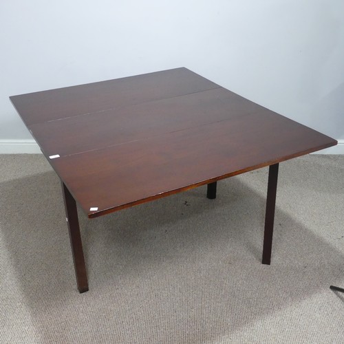 629 - A 19th century mahogany drop-leaf gate leg dining Table, raised on square supports, W 111.5 cm x H 7... 