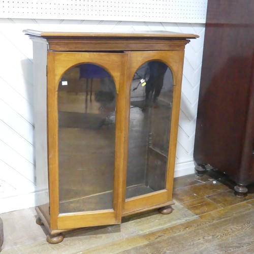 560 - An Edwardian mahogany glazed Bookcase, rectangular top above two arched glazed doors and shelves, W ... 