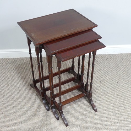 576 - A nest of three Edwardian mahogany tea Tables, raised on turned legs, (largest) W 51 cm x H 70 cm x ... 