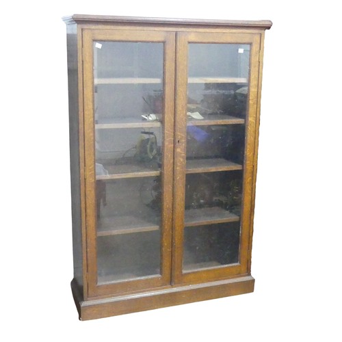 558 - An Edwardian oak glazed Bookcase, with four internal shelves, raised on plinth base, W 92 cm x H 137... 