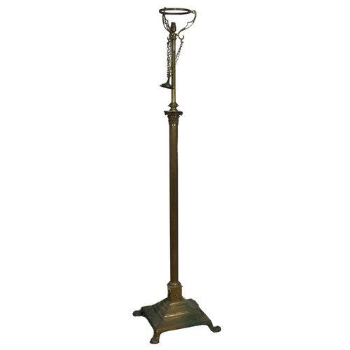 583 - A large floor standing telescopic brass Lamp, raised on corinthian column and stepped base, H 153 cm... 