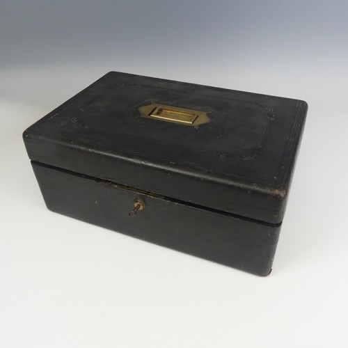 539 - A Victorian leather bound gentleman's writing / dispatch Box, by “J. Fryer Manufacturer, 65 Charing ... 