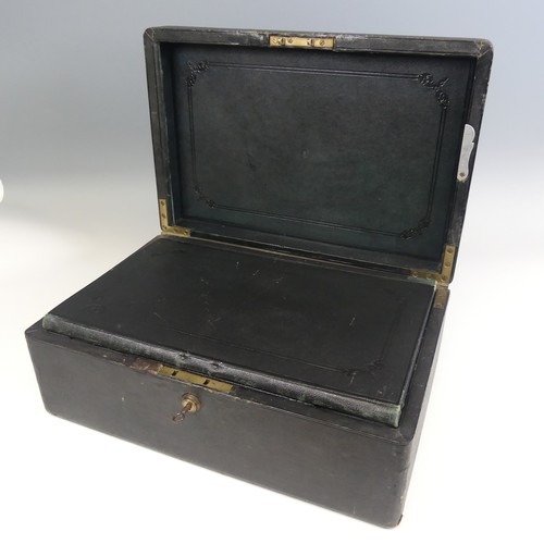 539 - A Victorian leather bound gentleman's writing / dispatch Box, by “J. Fryer Manufacturer, 65 Charing ... 