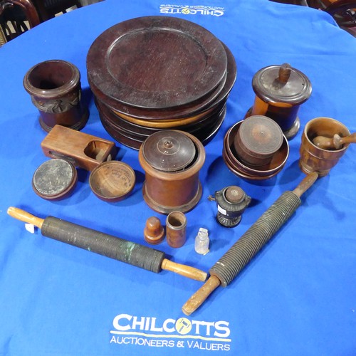 546 - A large quantity of late 19th / early 20th century Treen, including ; string boxes, medicine bottle ... 