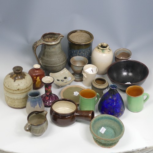 218 - A large quantity of Studio Pottery, to comprise a miniature Leach St Ives faceted Pot, H 4.5cm, a Ke... 