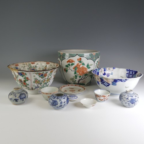 12 - A quantity of 18thC and later Chinese porcelain, to comprise a Tea bowl and Saucer, D 11.5cm, decora... 