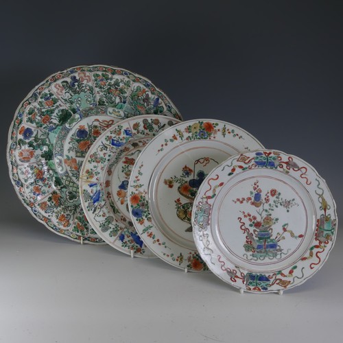 16 - An 18thC Chinese famille verte Plate, of large proportions, decorated with central flower basket mot... 