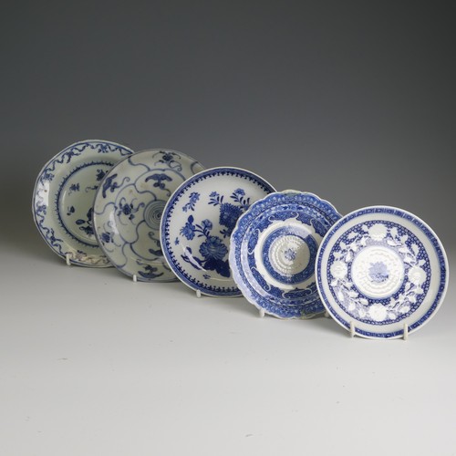 67 - An 18thC Chinese porcelain blue and white Saucer, finely decorated in foliage, D 13.8cm, together wi... 