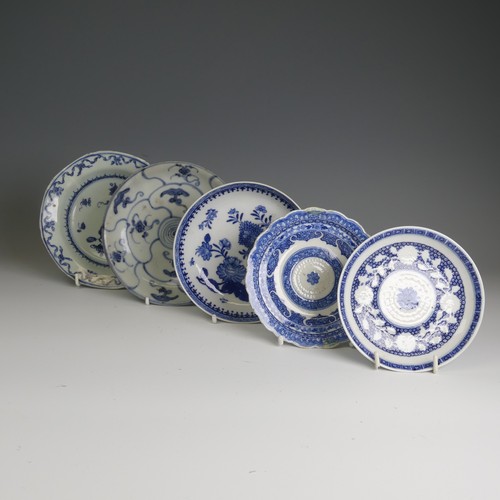 67 - An 18thC Chinese porcelain blue and white Saucer, finely decorated in foliage, D 13.8cm, together wi... 