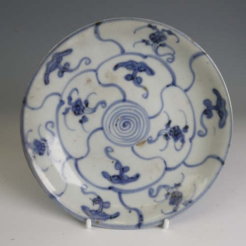 67 - An 18thC Chinese porcelain blue and white Saucer, finely decorated in foliage, D 13.8cm, together wi... 