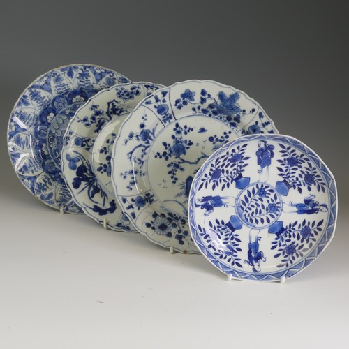 69 - An antique Chinese blue and white porcelain Plate, of octagonal form, with concentric circle mark ve... 