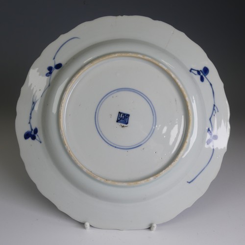 69 - An antique Chinese blue and white porcelain Plate, of octagonal form, with concentric circle mark ve... 