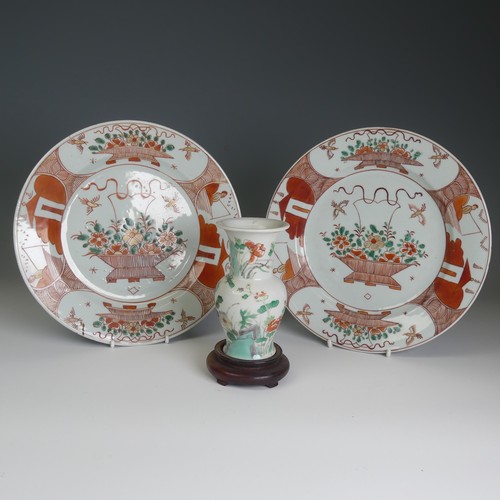 99 - A pair of 18thC Chinese export porcelain Plates, decorated in a Japanese style with iron red and gre... 