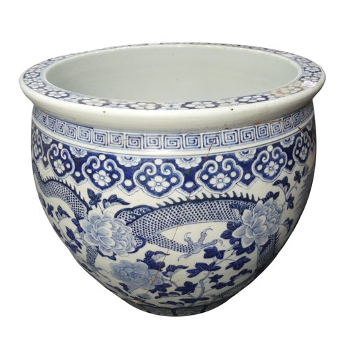 100 - A large decorative antique Chinese blue and white Jardiniere, decorated with dragons amongst chrysan... 