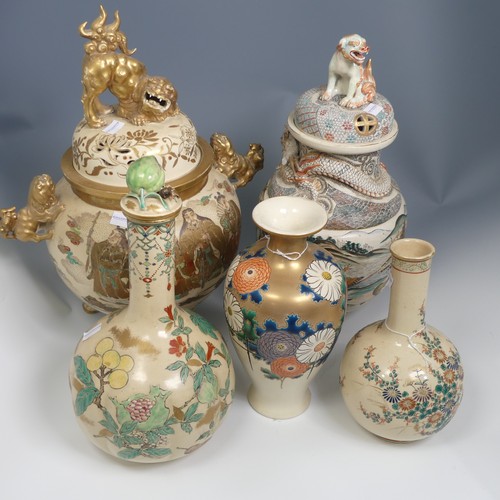 121 - A quantity of decorative Japanese pottery and porcelain Wares, to comprise a large 20thC Japanese Sa... 