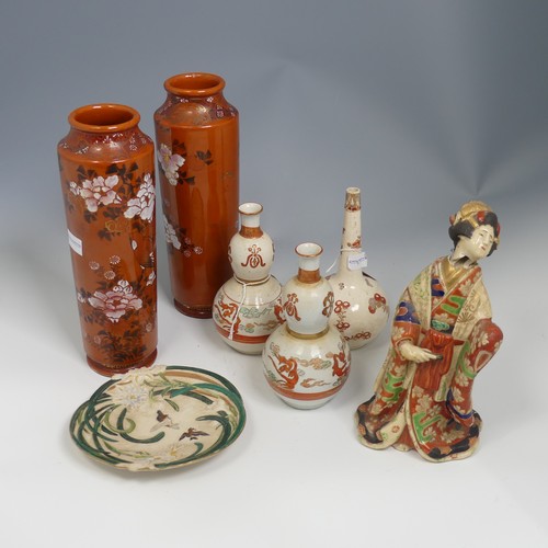 121 - A quantity of decorative Japanese pottery and porcelain Wares, to comprise a large 20thC Japanese Sa... 