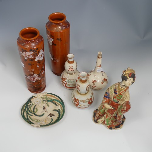 121 - A quantity of decorative Japanese pottery and porcelain Wares, to comprise a large 20thC Japanese Sa... 