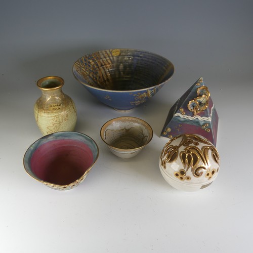 223 - A small quantity of Maureen Shearlaw Studio Pottery, to comprise a conical footed Bowl, D x H, toget... 