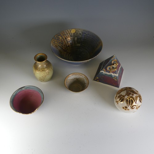 223 - A small quantity of Maureen Shearlaw Studio Pottery, to comprise a conical footed Bowl, D x H, toget... 