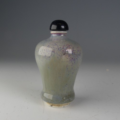 190 - A Chinese flambé porcelain Snuff Bottle, the glaze of blues and greys, raised on foot, H 7cm... 