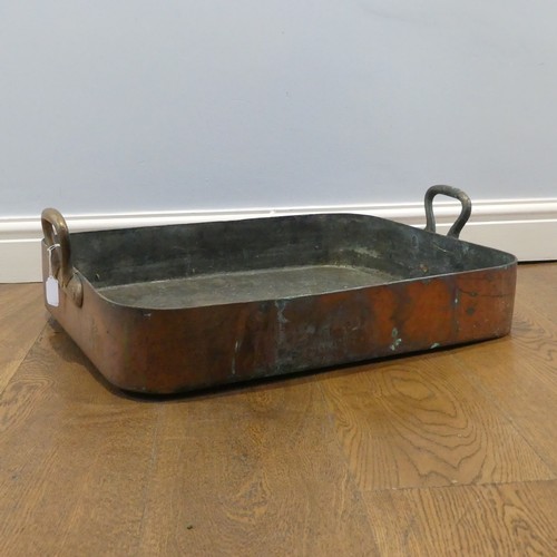 716 - A large antique probably 19th century copper roasting Tin / Dish, W 66 cm x H 20 cm x D 50 cm, toget... 